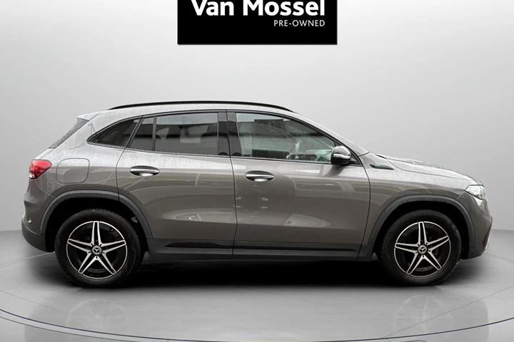 Grå Mercedes EQA250 fra 2022