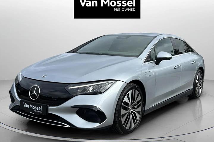 Sølv Mercedes EQE350+ fra 2023