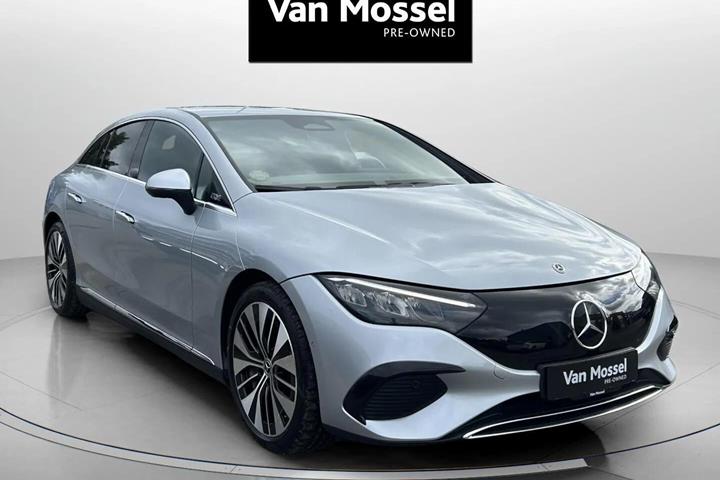 Sølv Mercedes EQE350+ fra 2023
