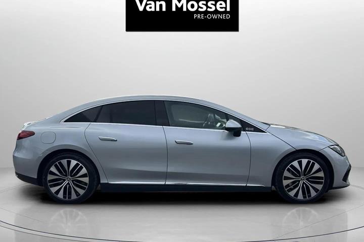 Sølv Mercedes EQE350+ fra 2023