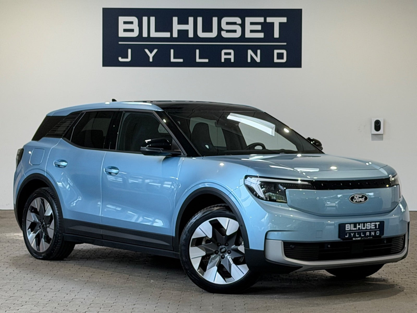 Ford Explorer 77 Premium Extended Range