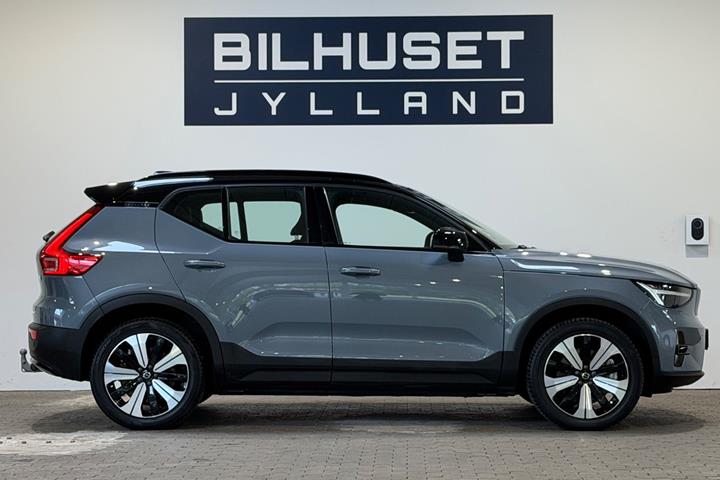Grå Volvo XC40 fra 2023