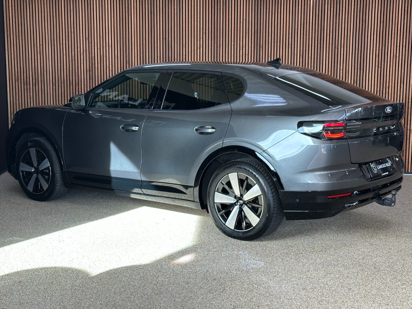 Sort Ford Capri fra 2025