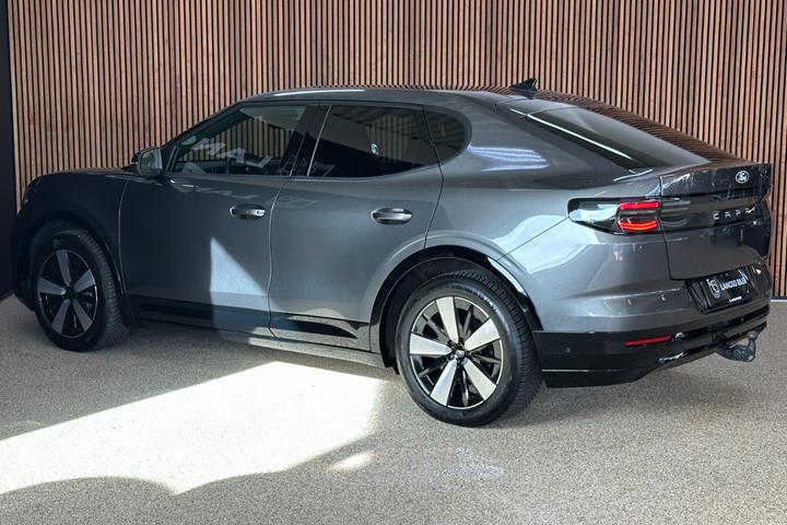 Sort Ford Capri fra 2025