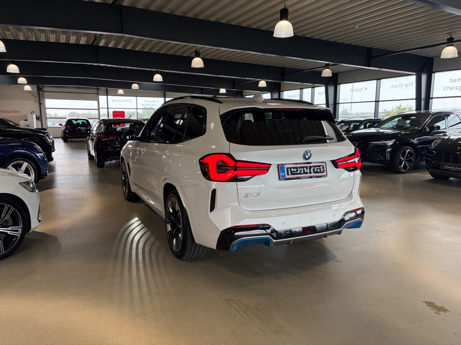 Hvid BMW iX3 fra 2022