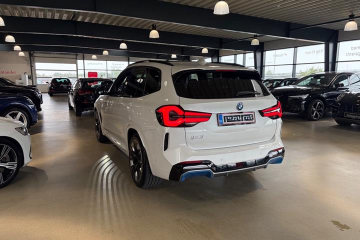 Hvid BMW iX3 fra 2022