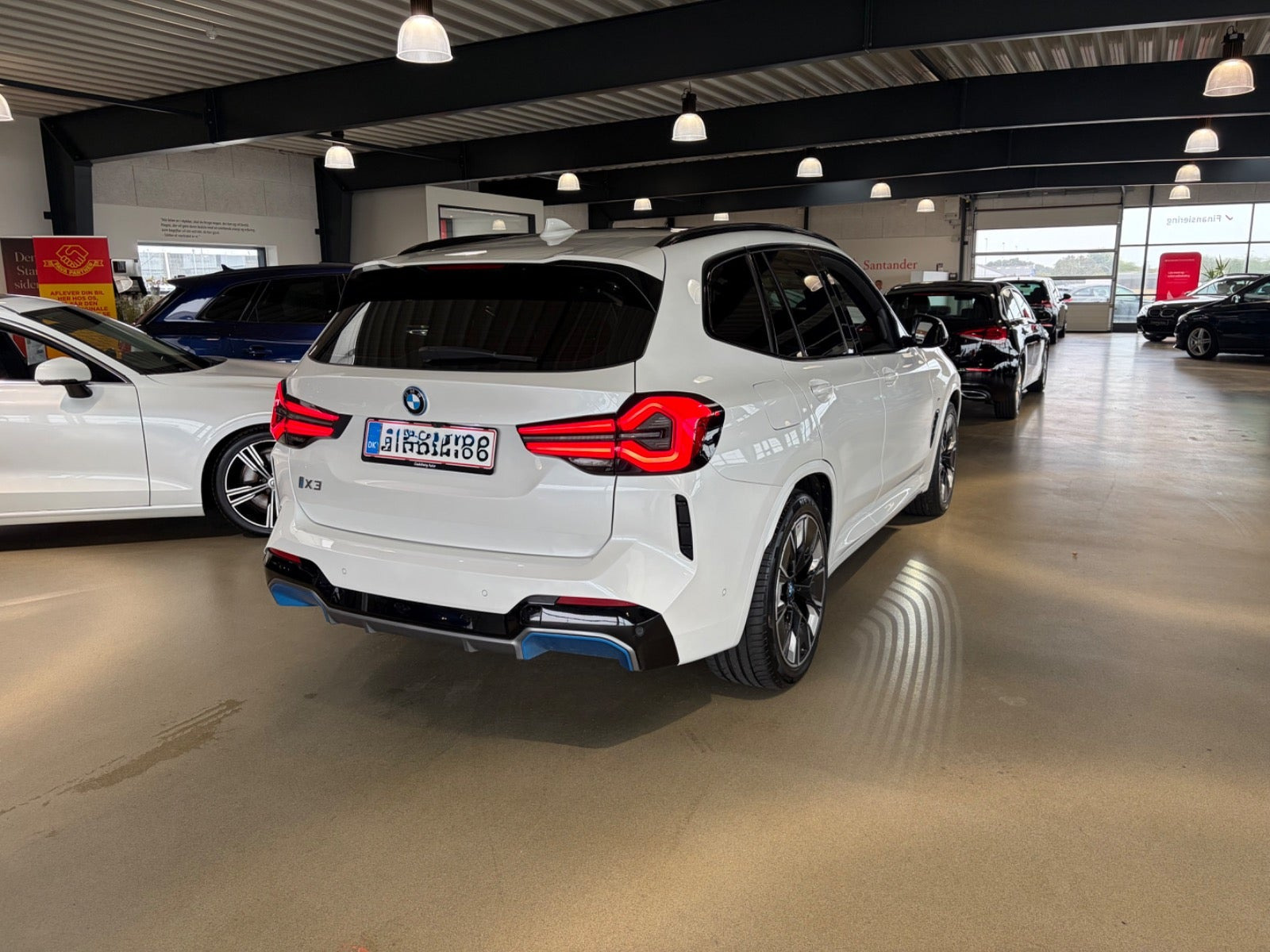 Hvid BMW iX3 fra 2022