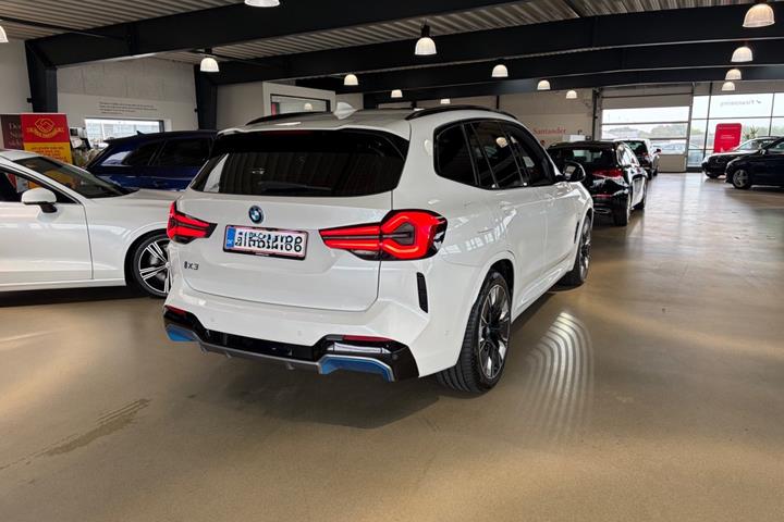 Hvid BMW iX3 fra 2022