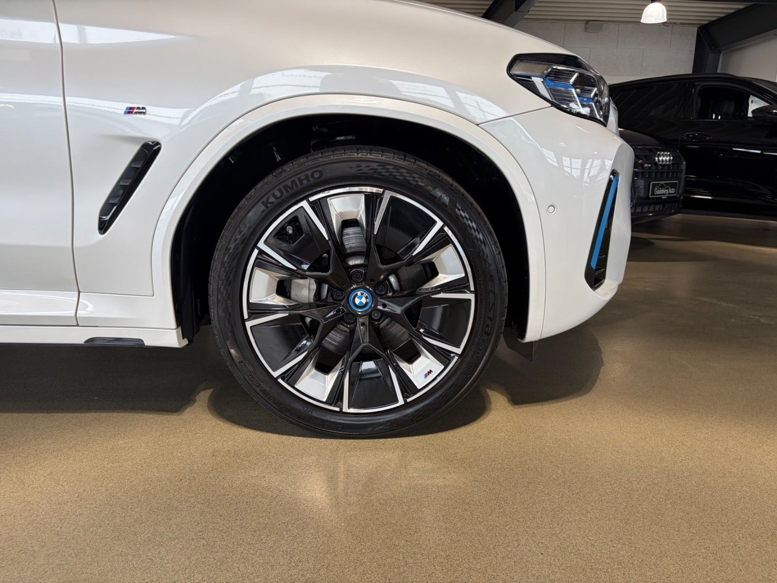 Hvid BMW iX3 fra 2022