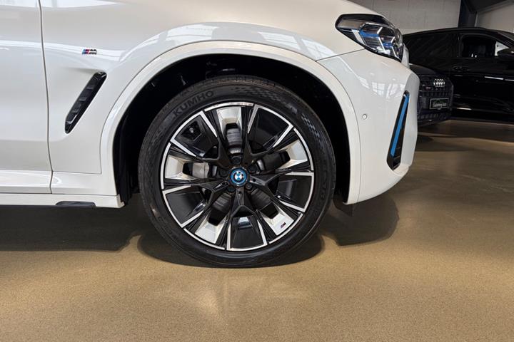 Hvid BMW iX3 fra 2022