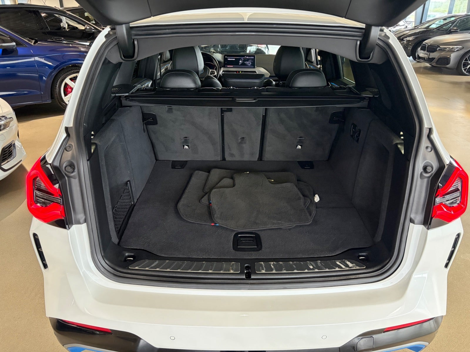 Hvid BMW iX3 fra 2022