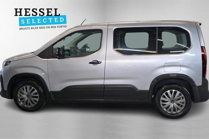 Sølv Peugeot e-Rifter fra 2025