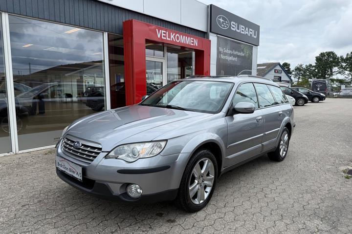 Grå Subaru Legacy fra 2007
