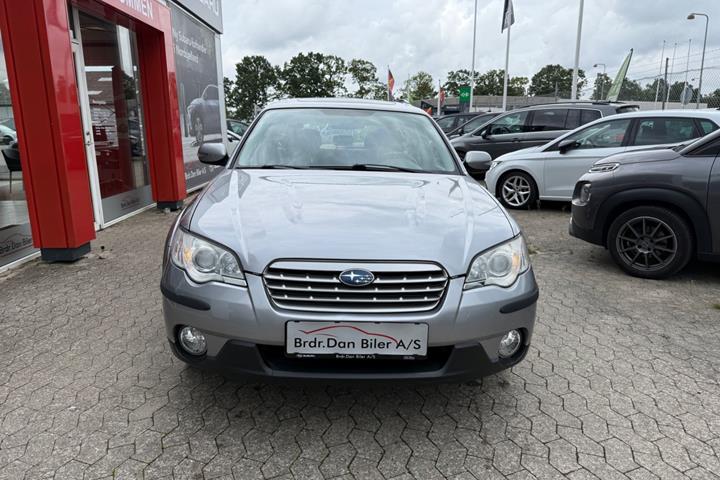 Grå Subaru Legacy fra 2007