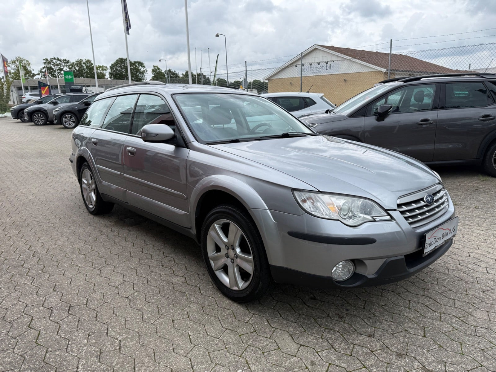 Grå Subaru Legacy fra 2007