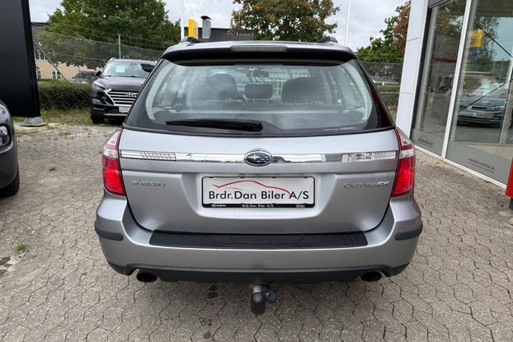 Grå Subaru Legacy fra 2007