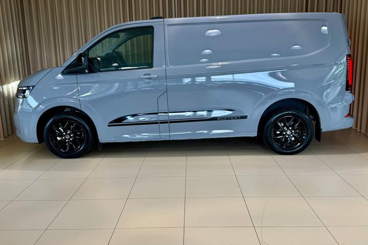 Grå VW e-Transporter fra 2025
