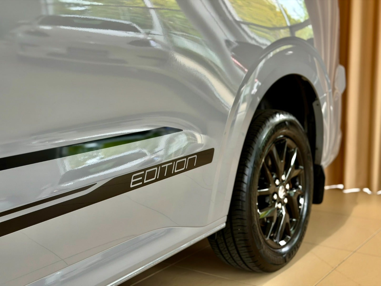 Grå VW e-Transporter fra 2025