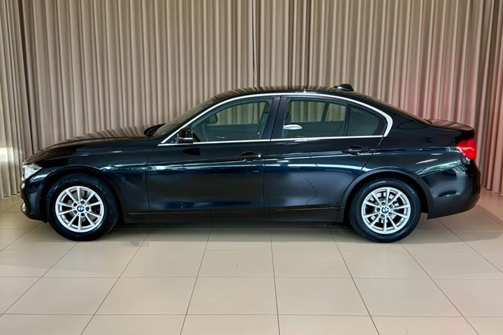 Sort BMW 320d fra 2019