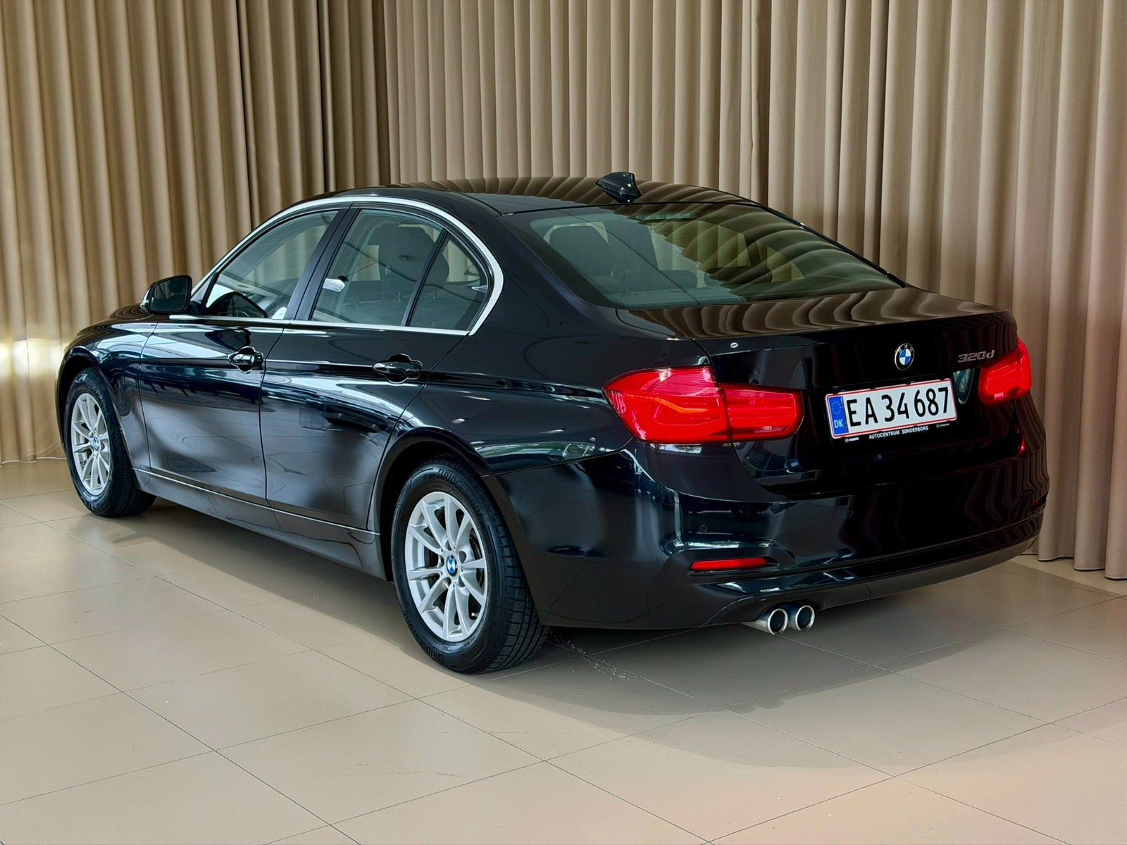 Sort BMW 320d fra 2019