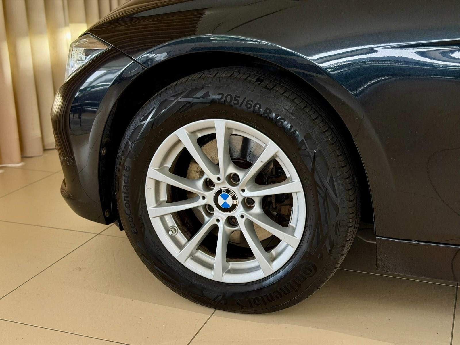 Sort BMW 320d fra 2019
