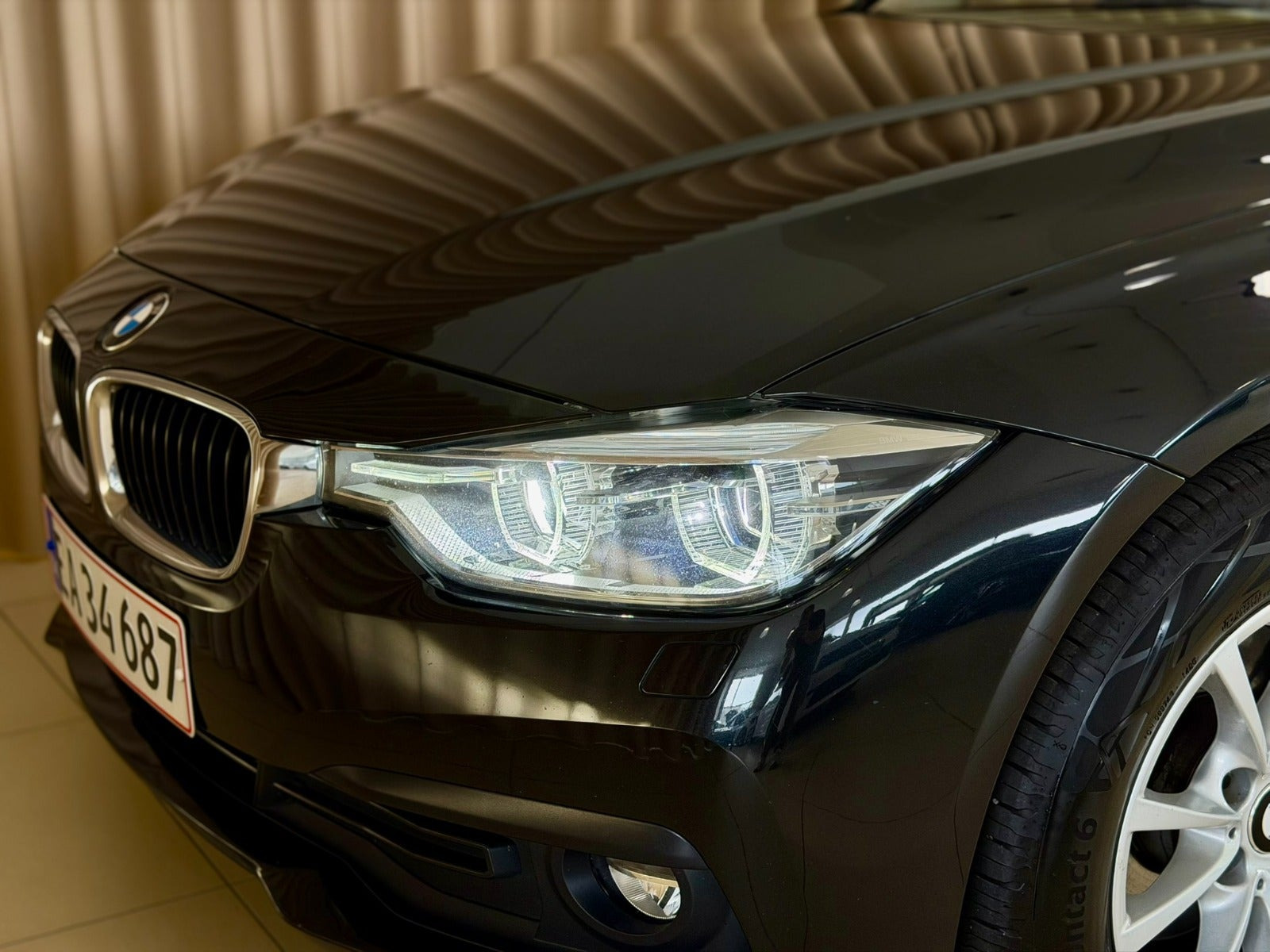 Sort BMW 320d fra 2019