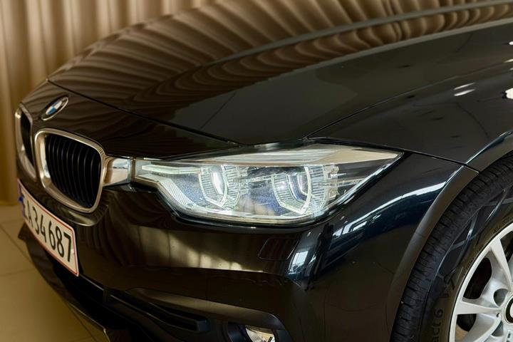 Sort BMW 320d fra 2019