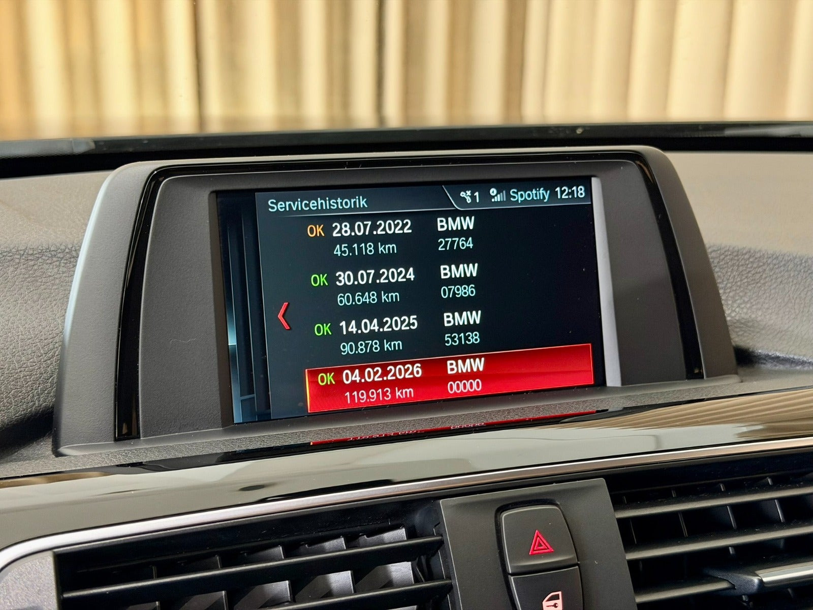 Sort BMW 320d fra 2019