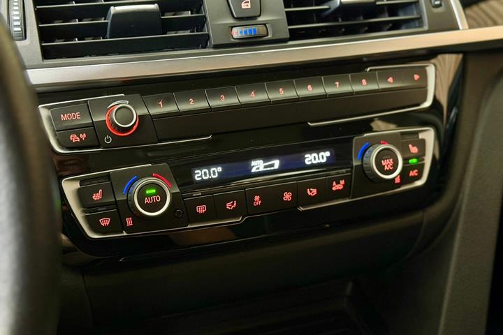 Sort BMW 320d fra 2019