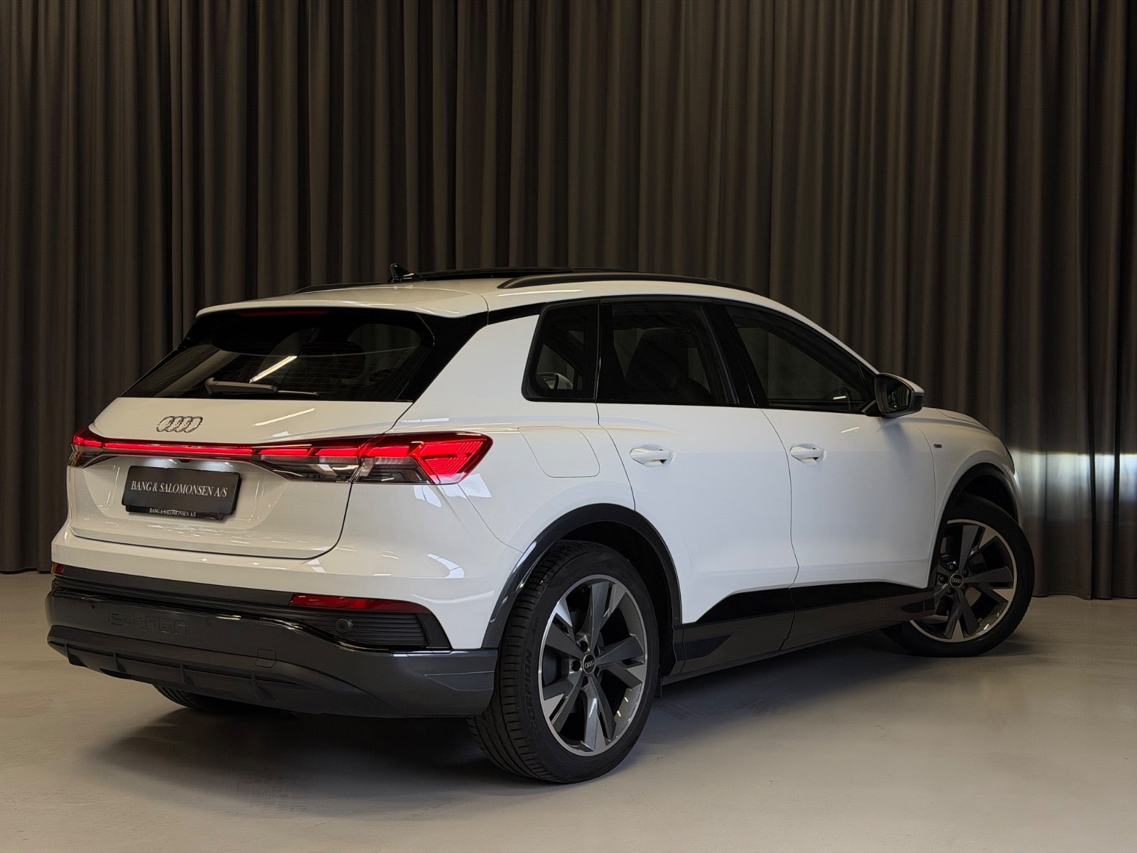 Hvid Audi Q4 e-tron fra 2022