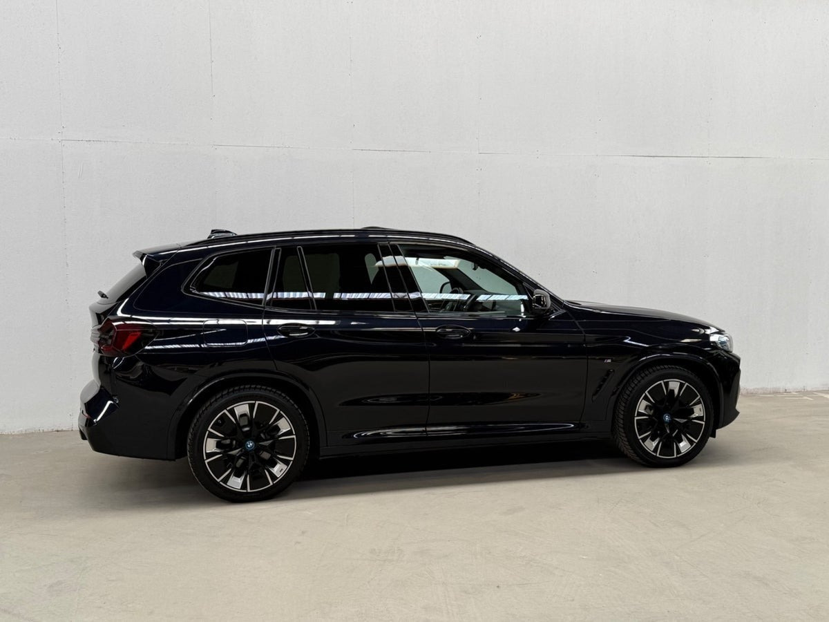 Sort BMW iX3 fra 2022