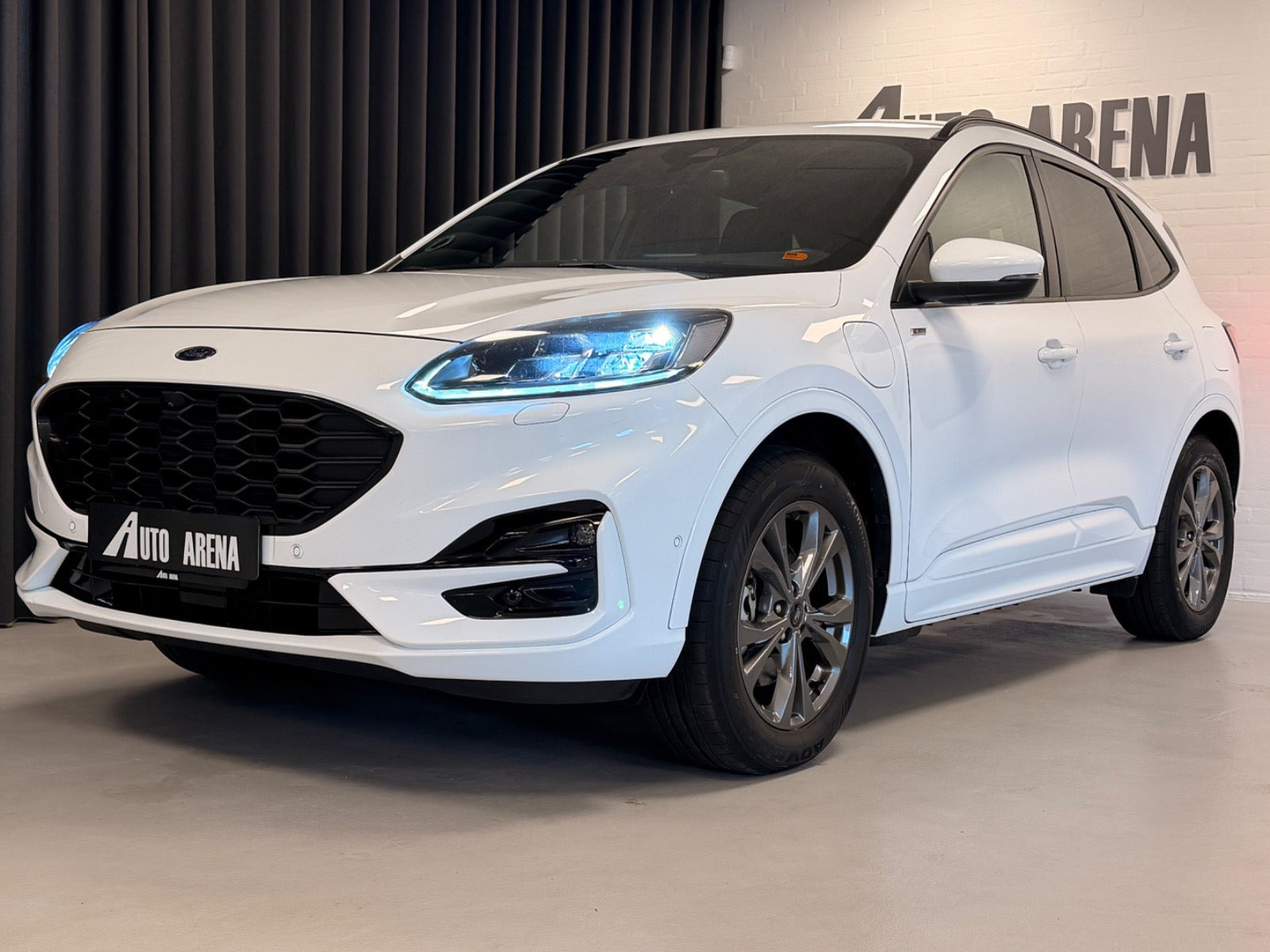 Hvid Ford Kuga fra 2021