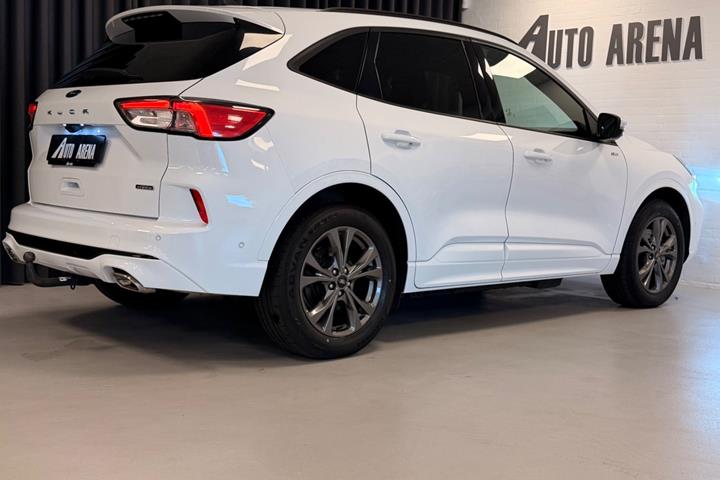 Hvid Ford Kuga fra 2021