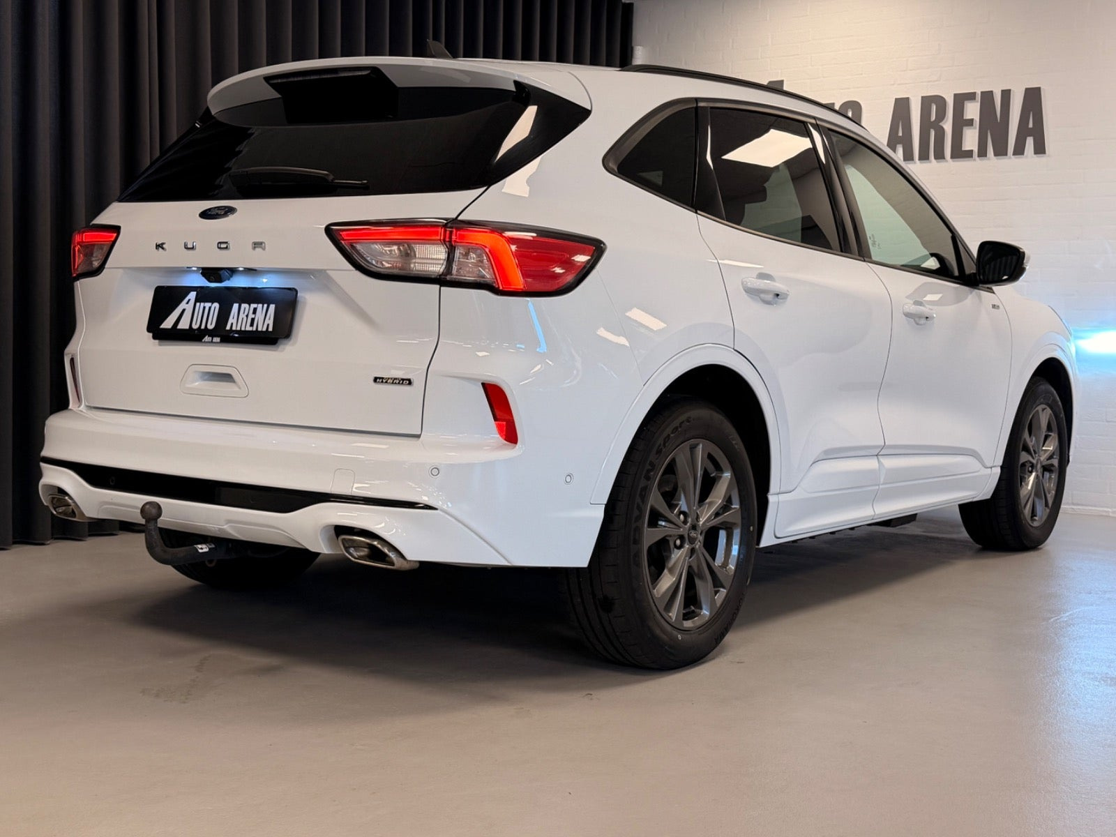 Hvid Ford Kuga fra 2021