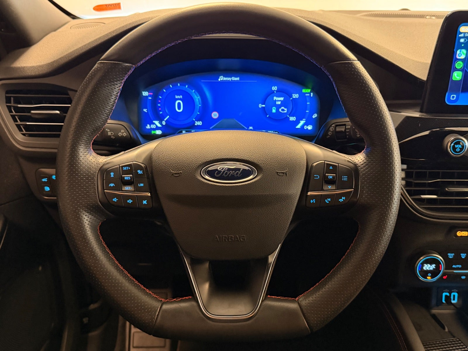 Hvid Ford Kuga fra 2021