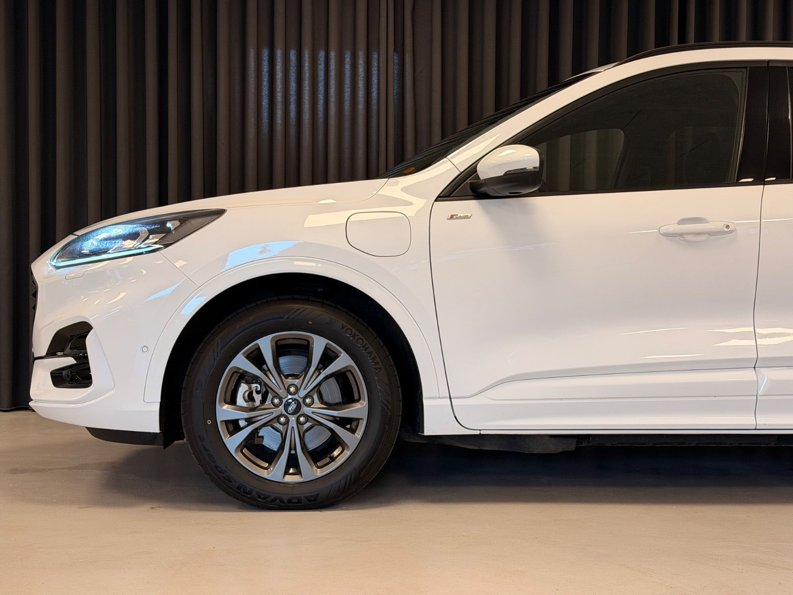 Hvid Ford Kuga fra 2021