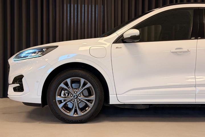 Hvid Ford Kuga fra 2021
