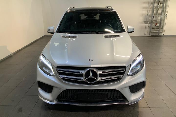 Sølv Mercedes GLE350 d fra 2016