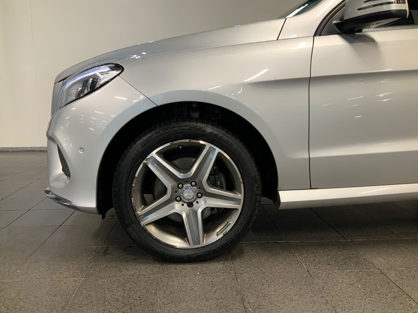 Sølv Mercedes GLE350 d fra 2016