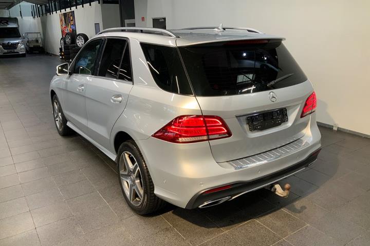 Sølv Mercedes GLE350 d fra 2016