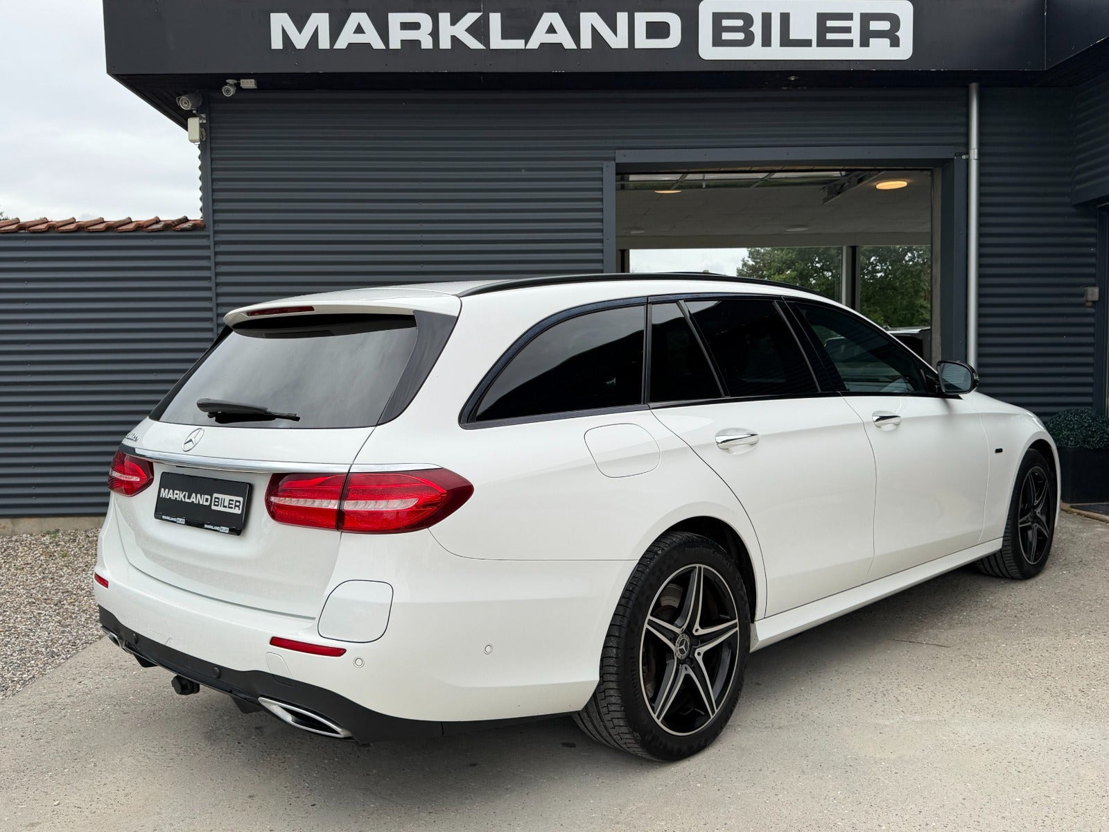 Hvid Mercedes E300 de fra 2019