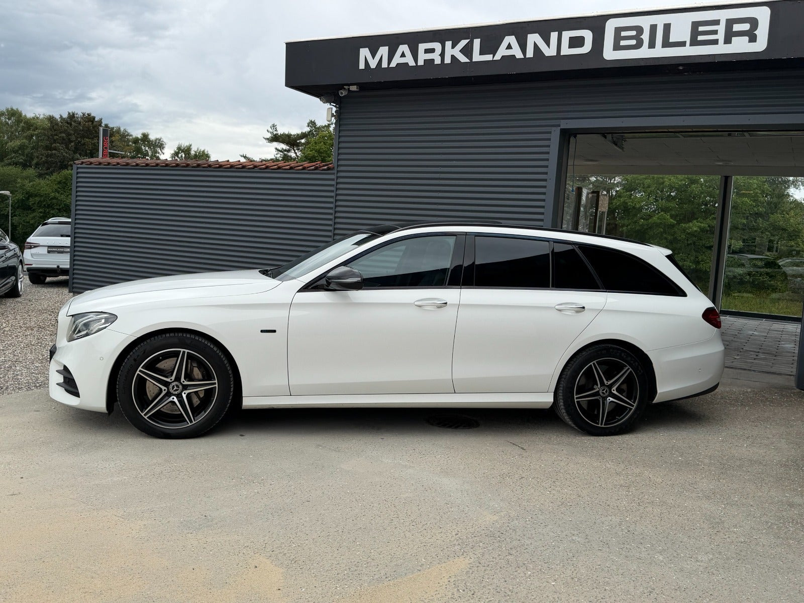 Hvid Mercedes E300 de fra 2019