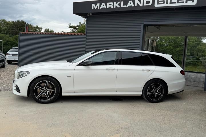 Hvid Mercedes E300 de fra 2019