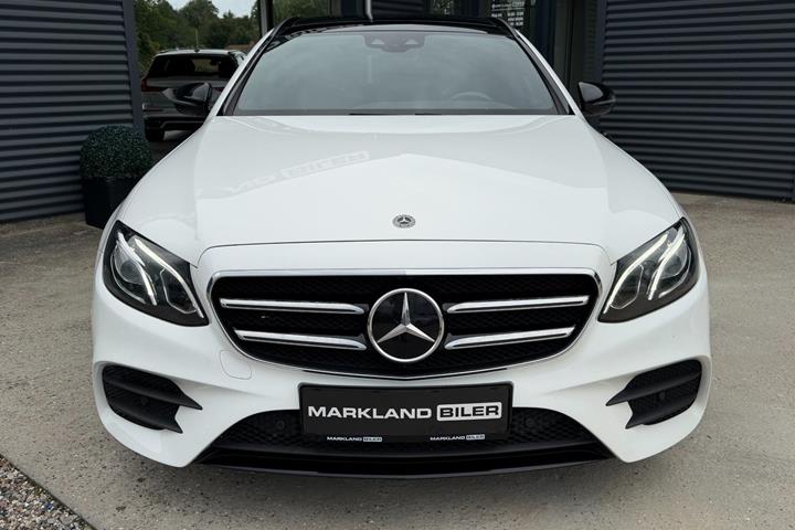 Hvid Mercedes E300 de fra 2019