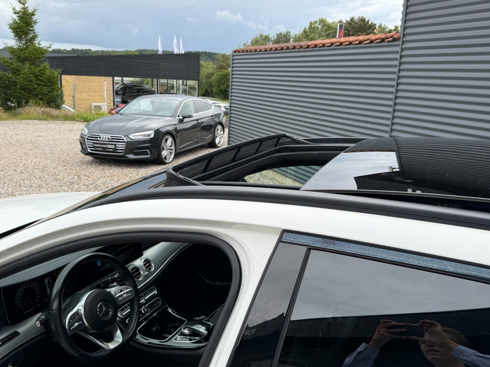 Hvid Mercedes E300 de fra 2019
