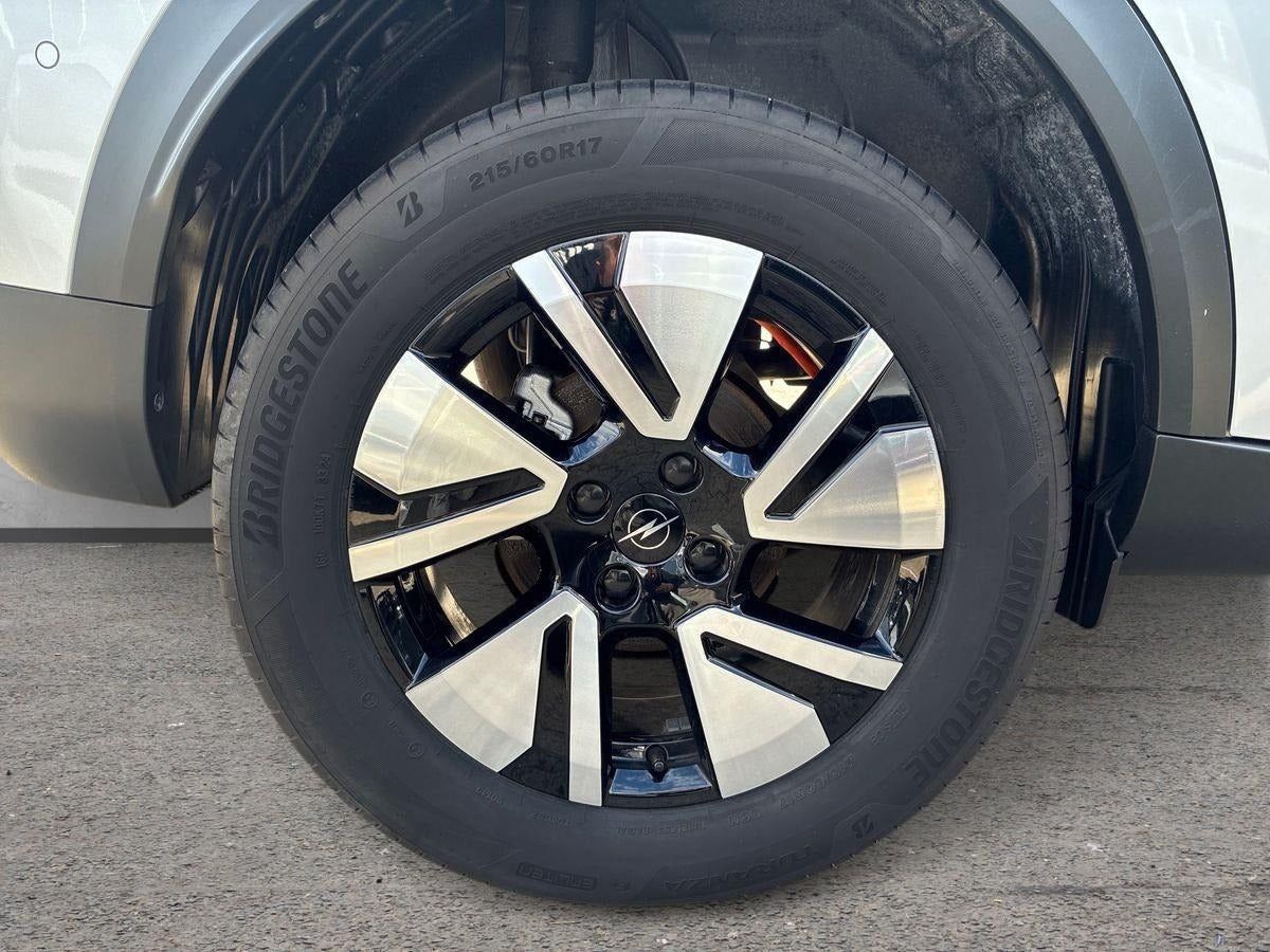 Sølv Opel Frontera fra 2025