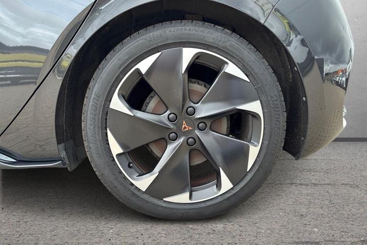 Grå Cupra Born fra 2023