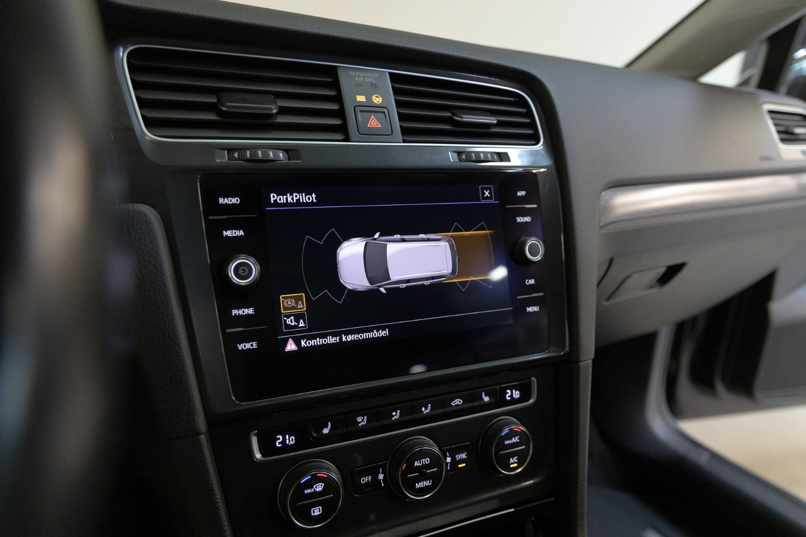 Sort VW Golf VII fra 2020