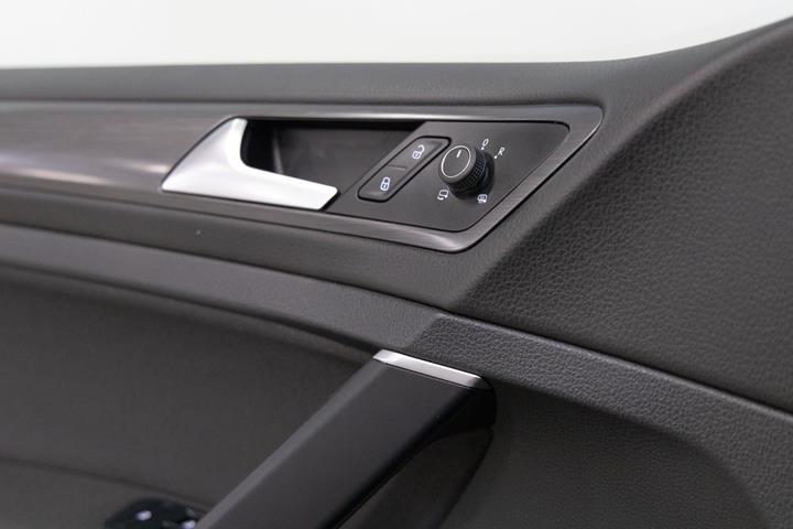 Sort VW Golf VII fra 2020