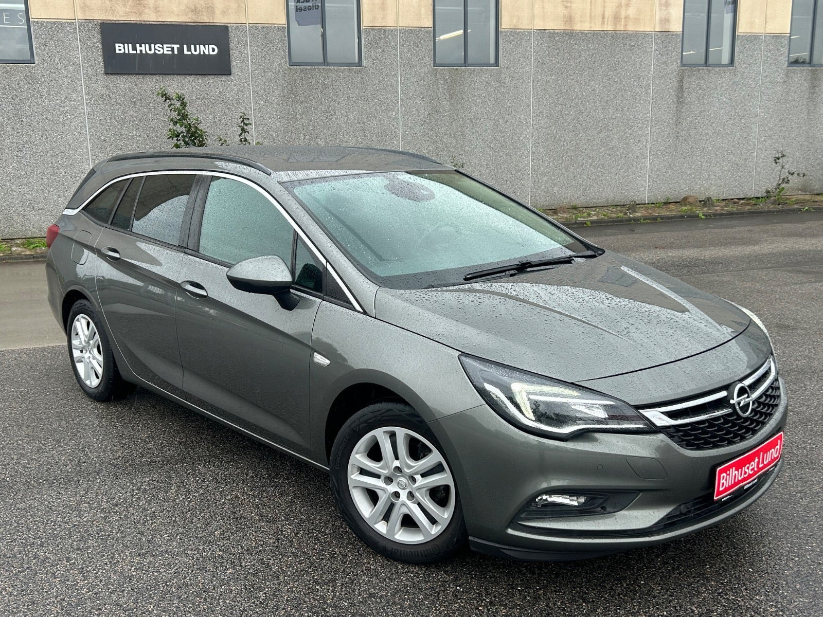 Grå Opel Astra fra 2019
